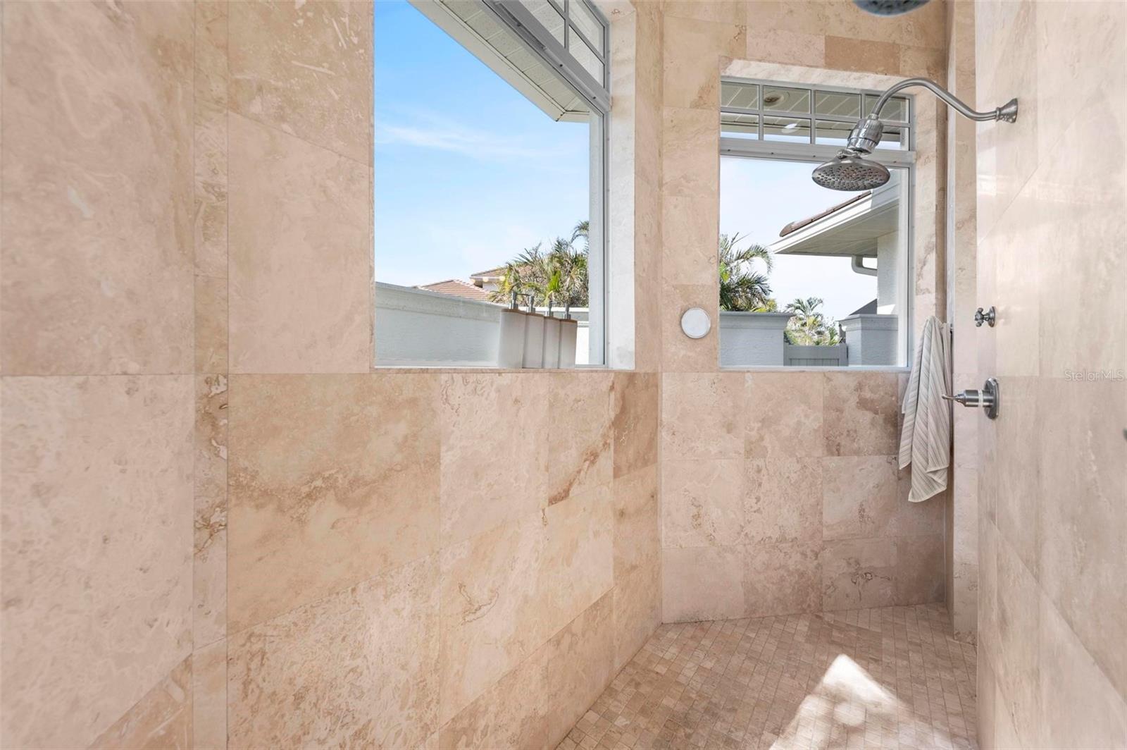 SORRENTO SHORES - Residential