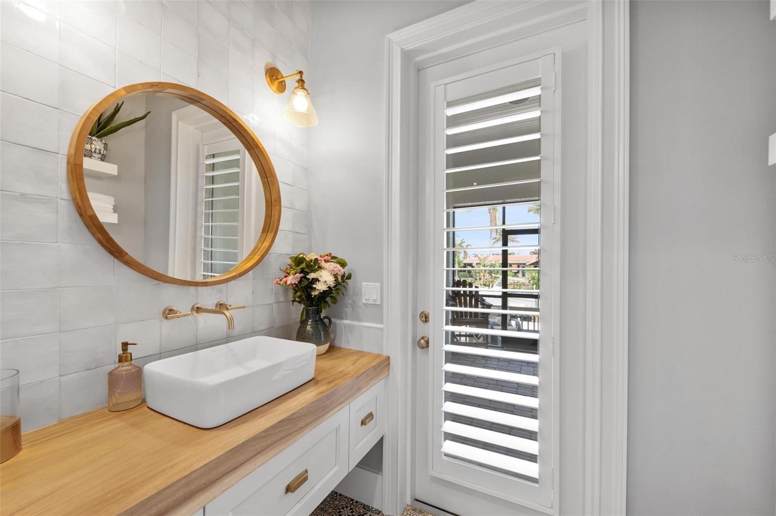 SORRENTO SHORES - Residential