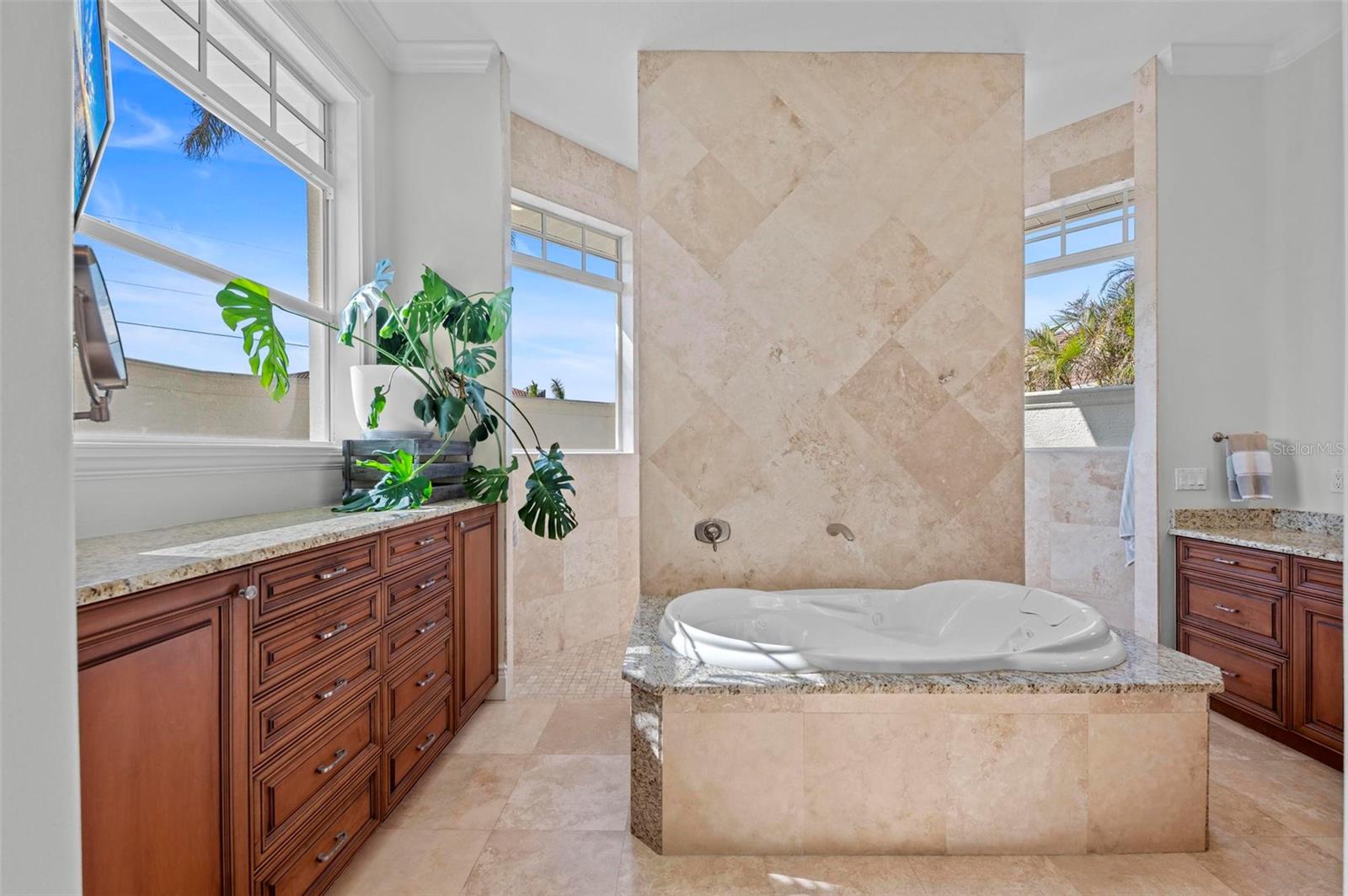 SORRENTO SHORES - Residential