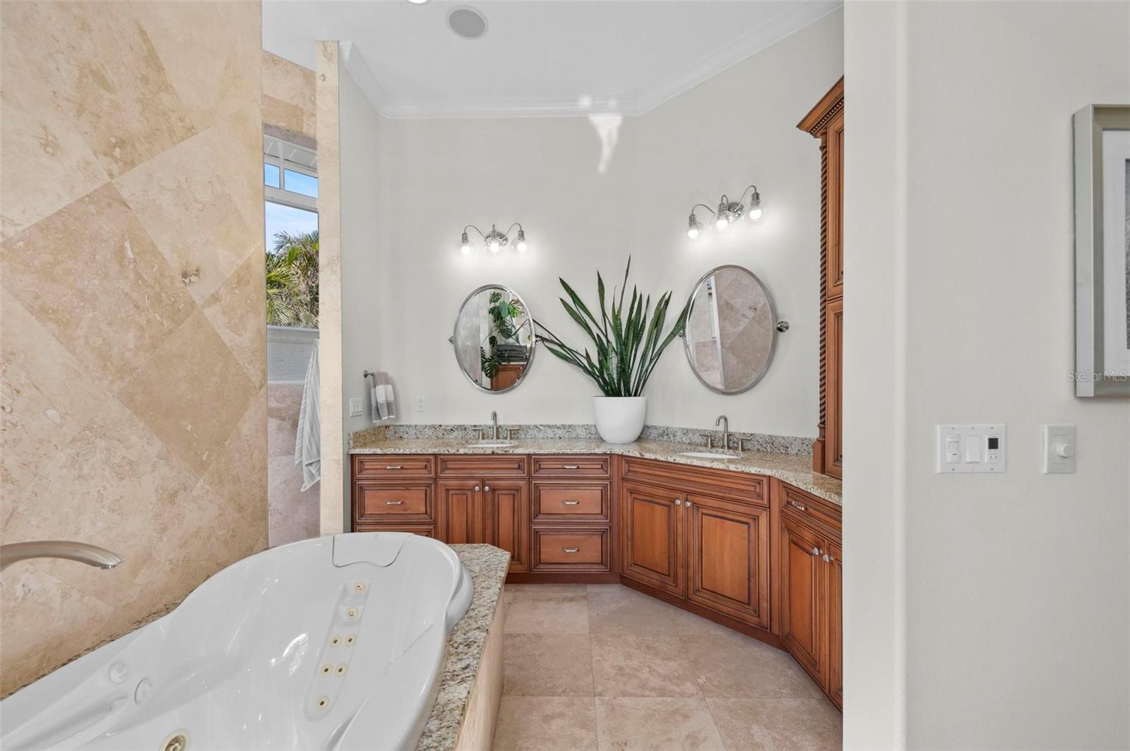 SORRENTO SHORES - Residential