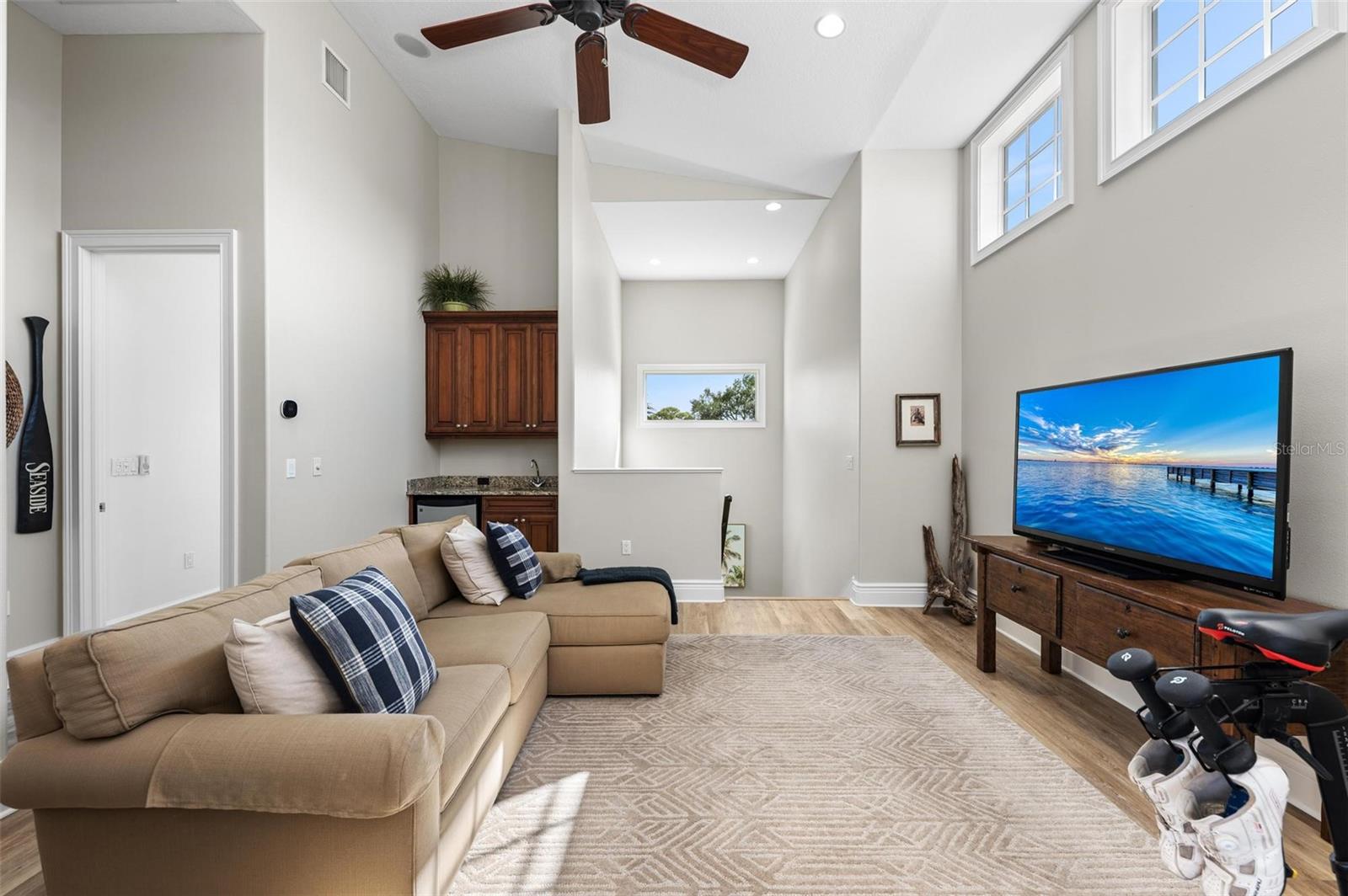 SORRENTO SHORES - Residential