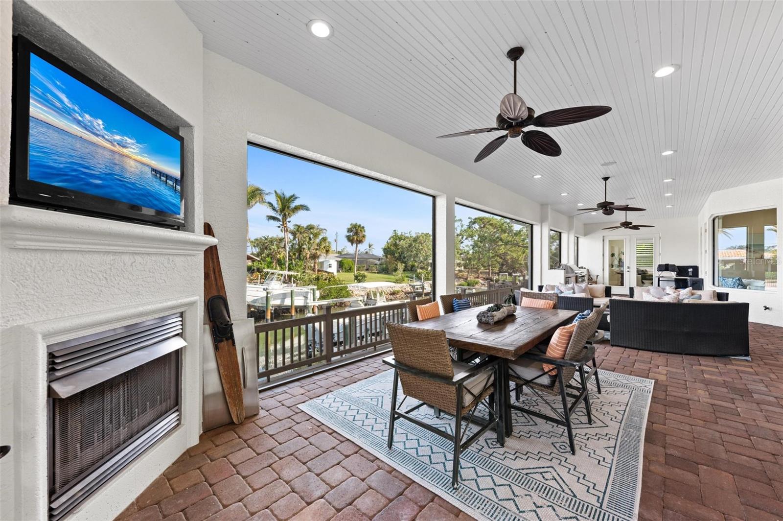 SORRENTO SHORES - Residential