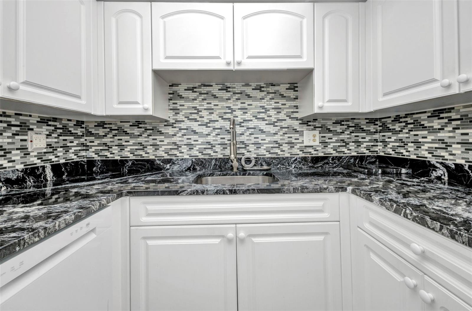 ESSEX HOUSE - Residential