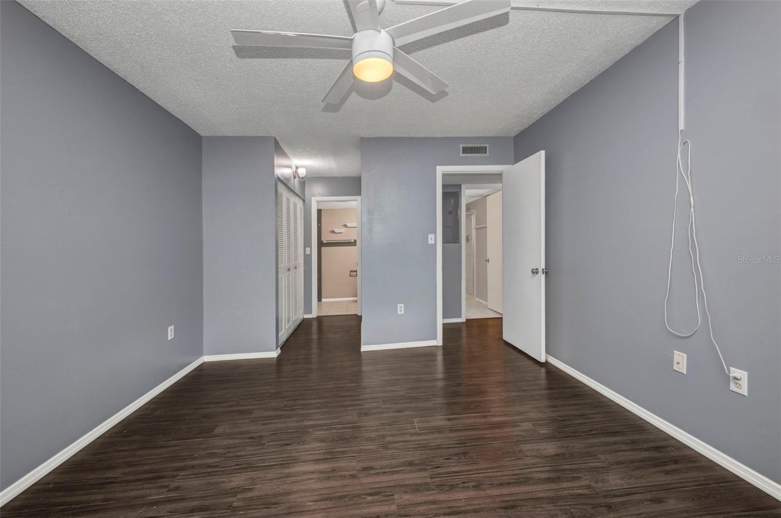 ESSEX HOUSE - Residential