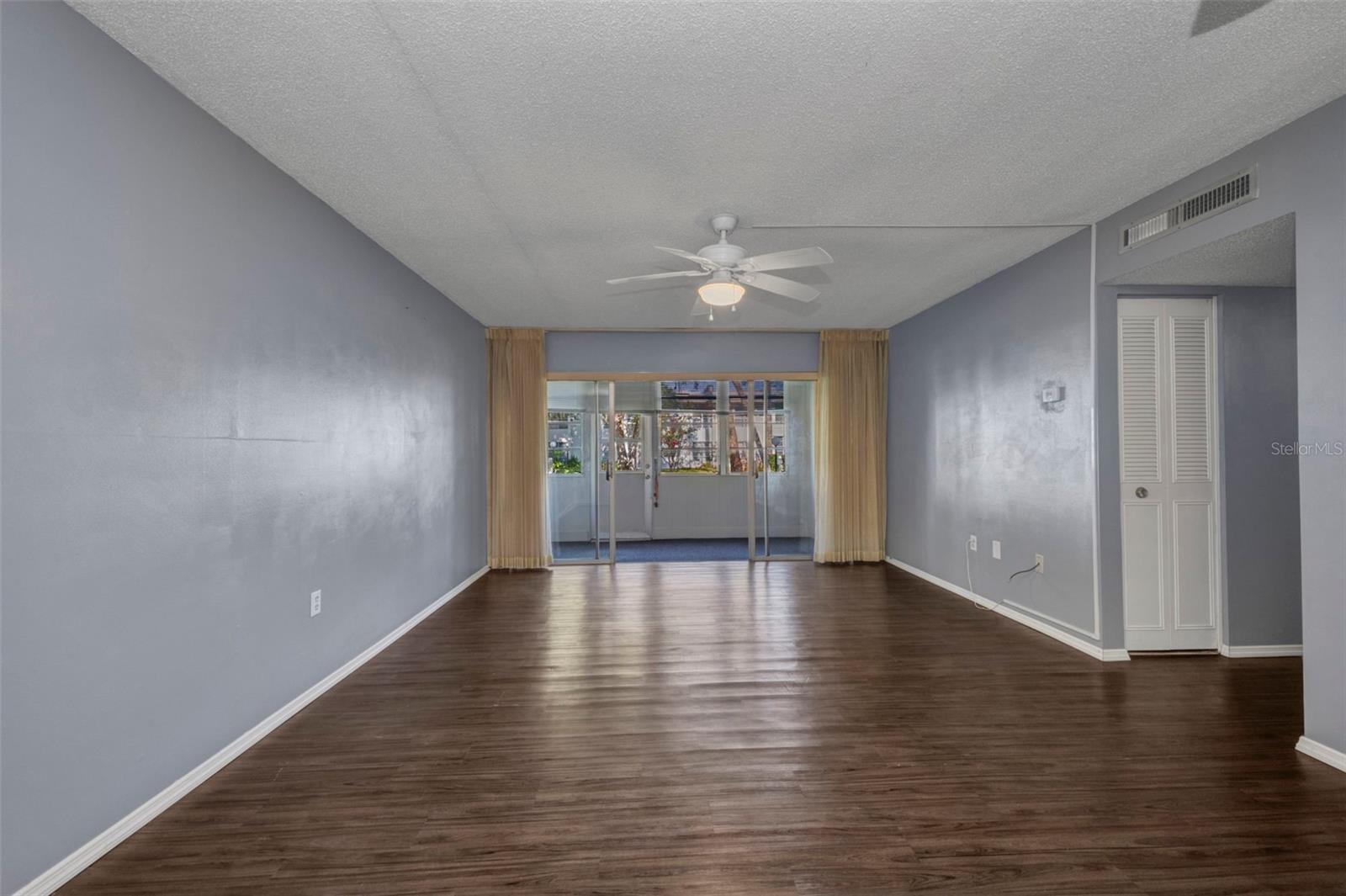 ESSEX HOUSE - Residential