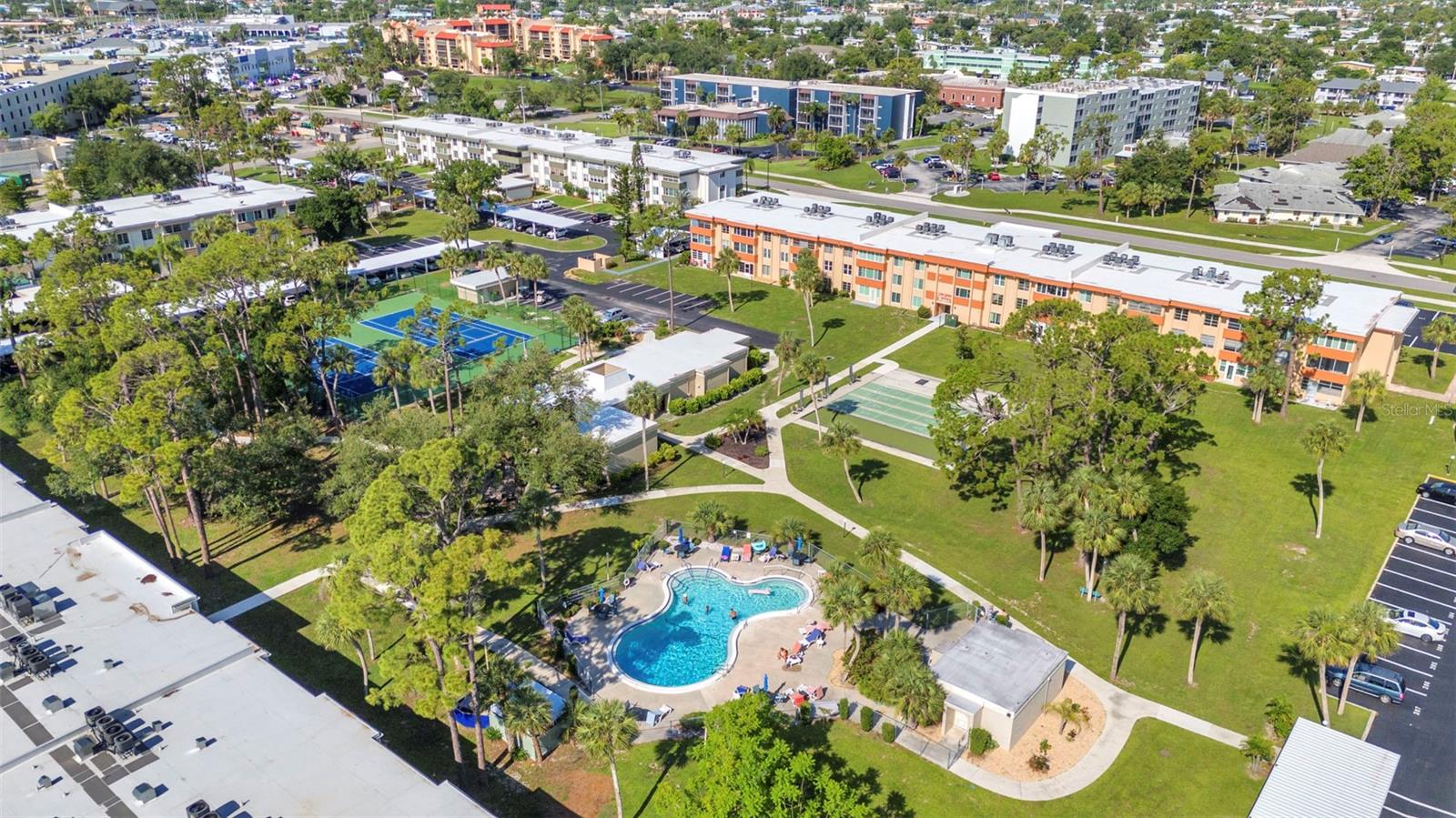 ESSEX HOUSE - Residential