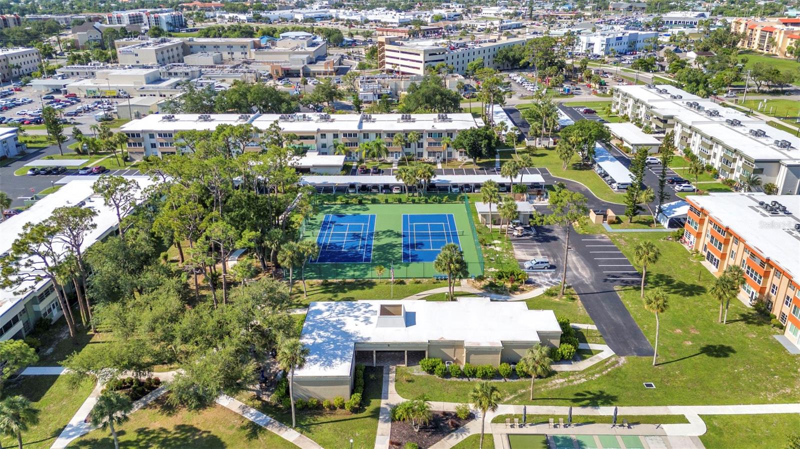 ESSEX HOUSE - Residential