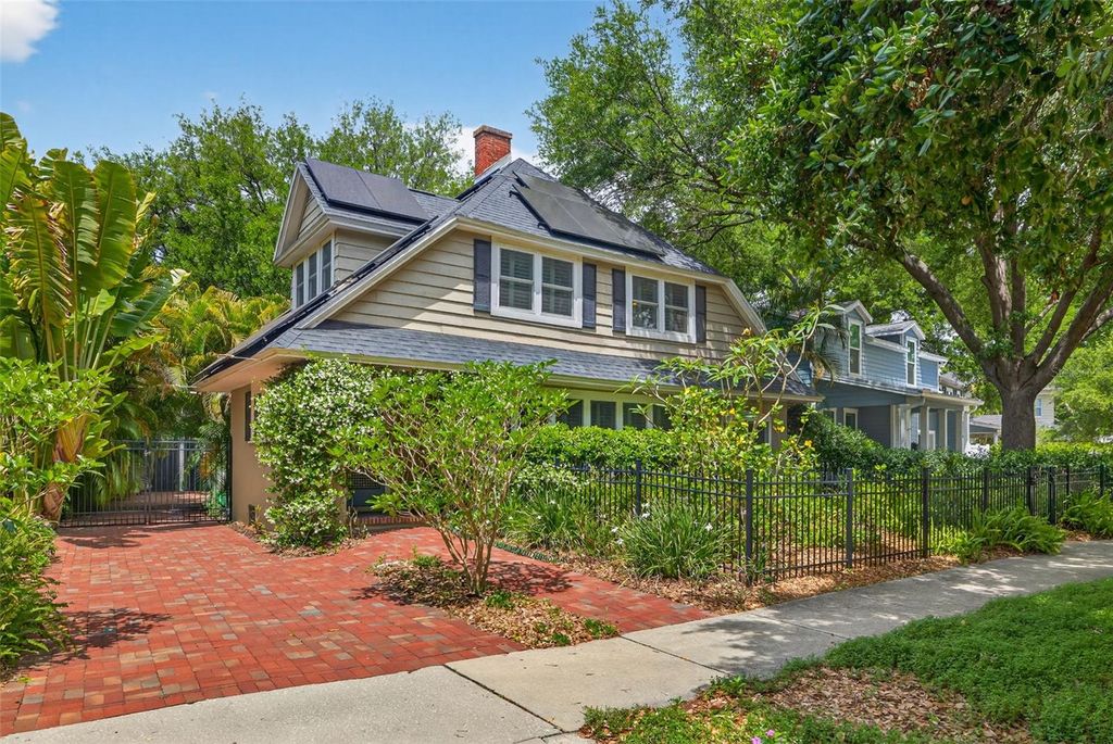 Photo of 2318 Woodlawn Circle E, St Petersburg, FL 33704 (MLS # TB8496168)