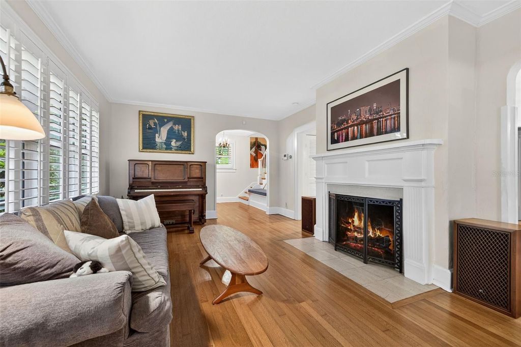 Photo of 2318 Woodlawn Circle E, St Petersburg, FL 33704 (MLS # TB8496168)