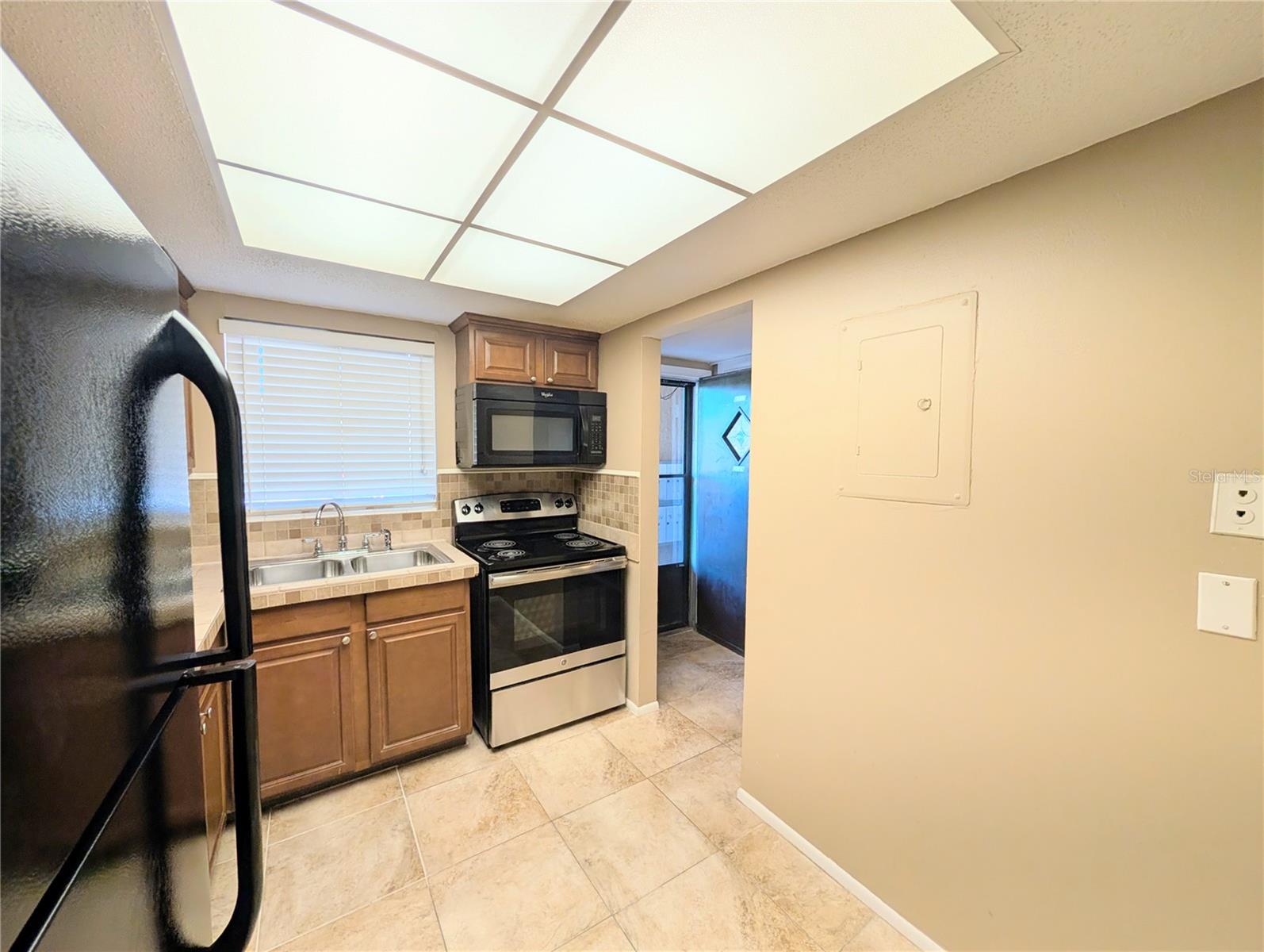 BAYSHORE ON THE LAKE APTS SEC 2 - Residential