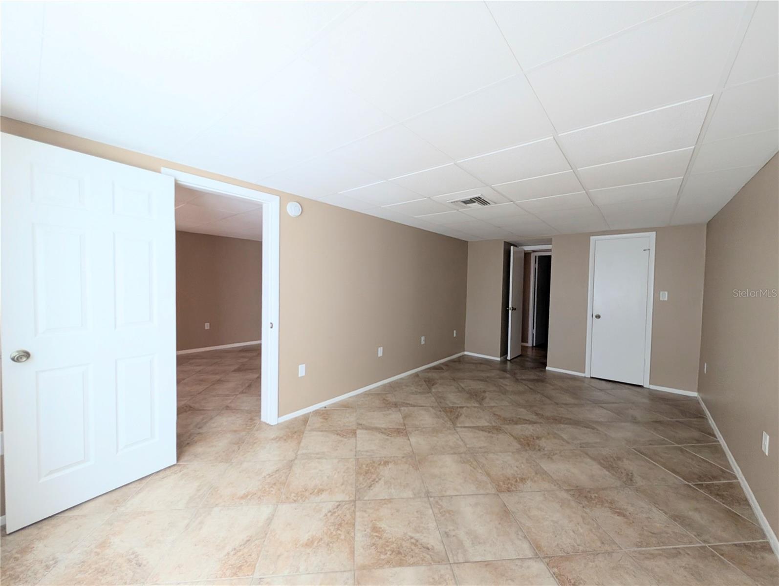 BAYSHORE ON THE LAKE APTS SEC 2 - Residential