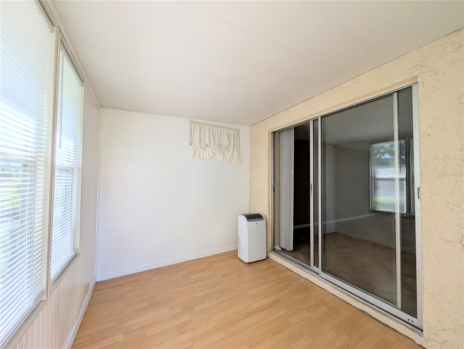 BAYSHORE ON THE LAKE APTS SEC 2 - Residential