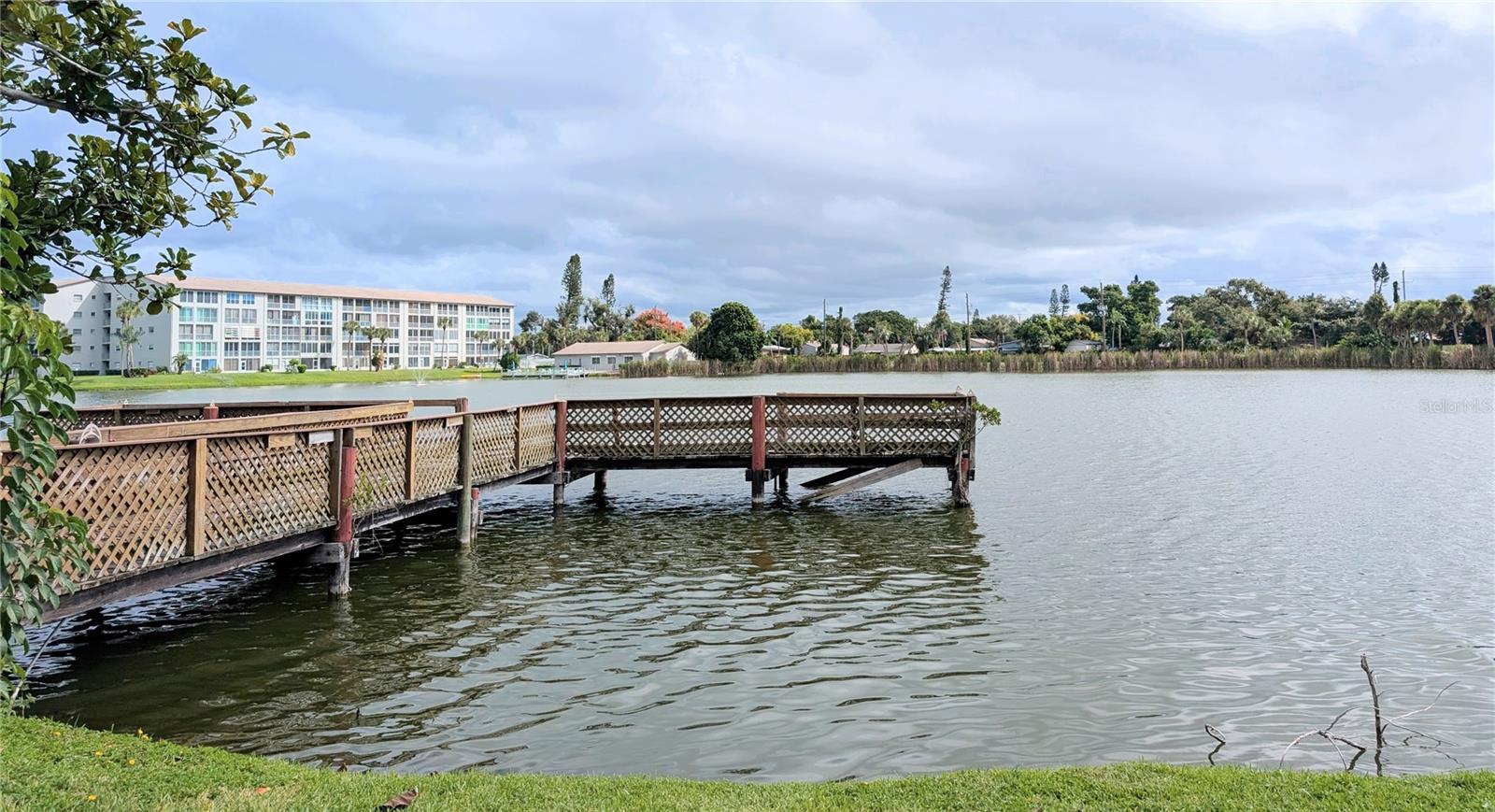 BAYSHORE ON THE LAKE APTS SEC 2 - Residential