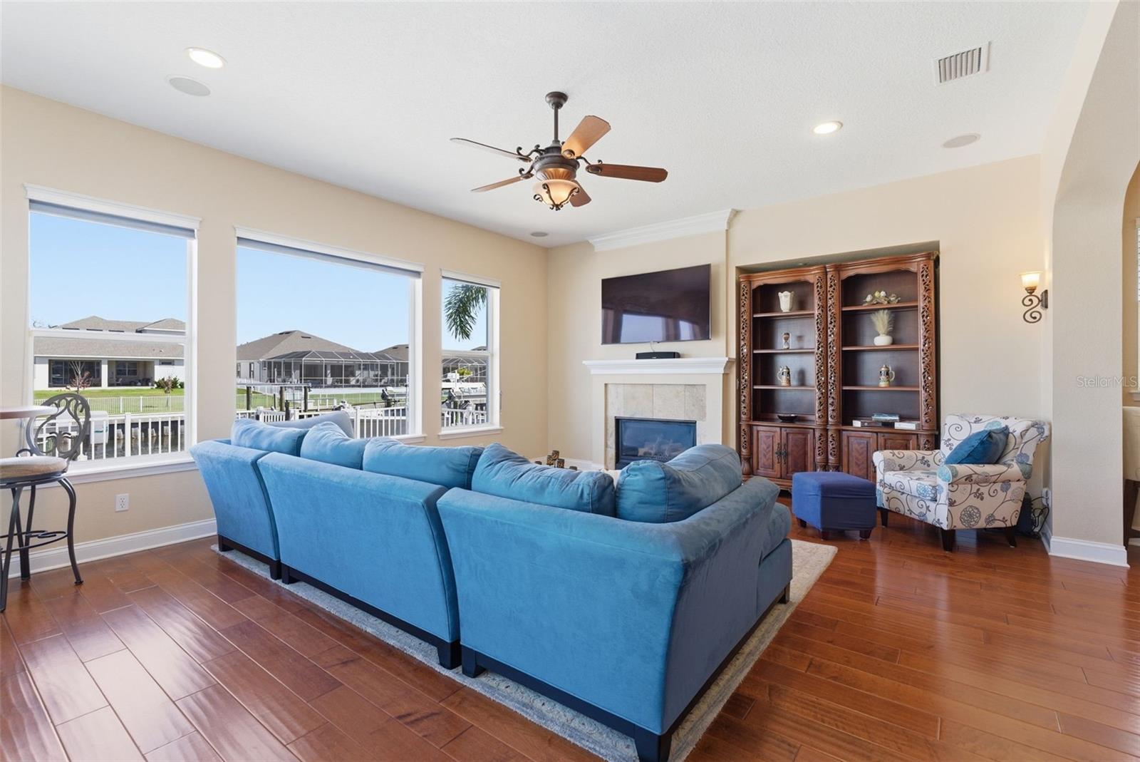 MIRABAY PH 3B-2 - Residential