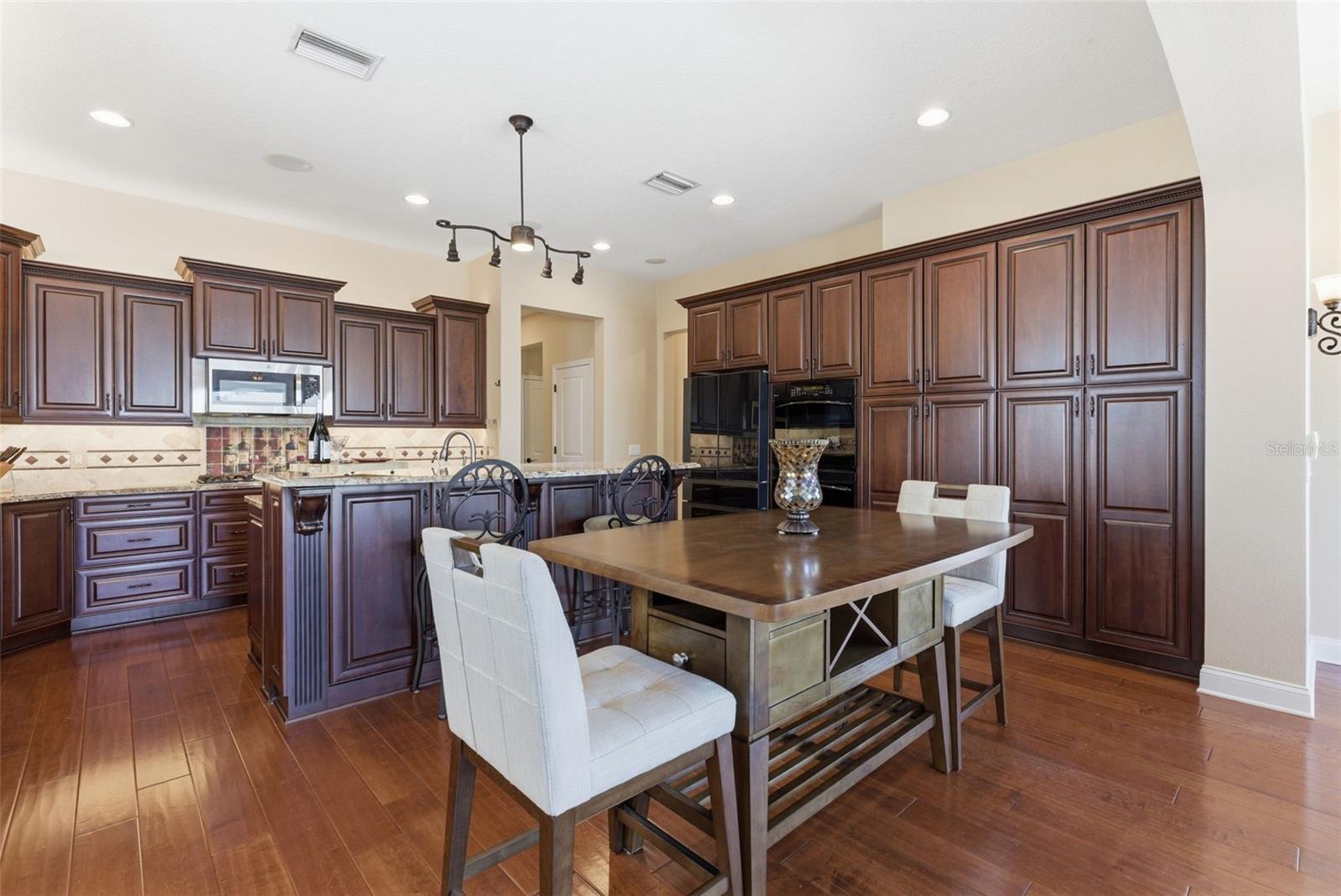 MIRABAY PH 3B-2 - Residential