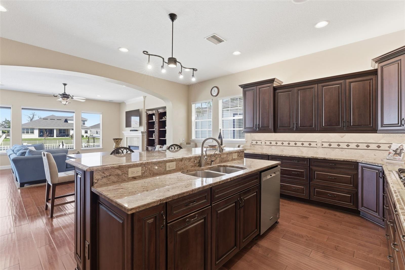 MIRABAY PH 3B-2 - Residential