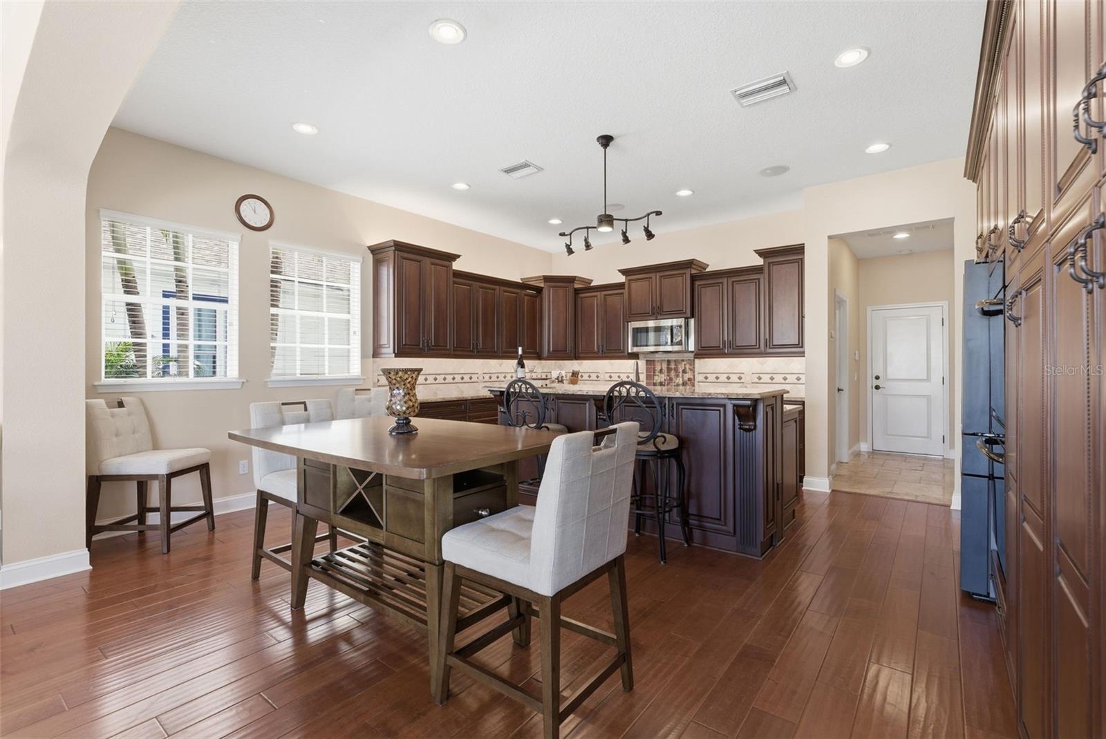 MIRABAY PH 3B-2 - Residential