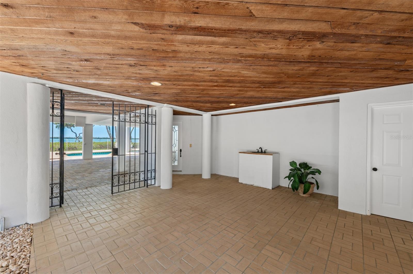 TIDY ISLAND PH II - Residential