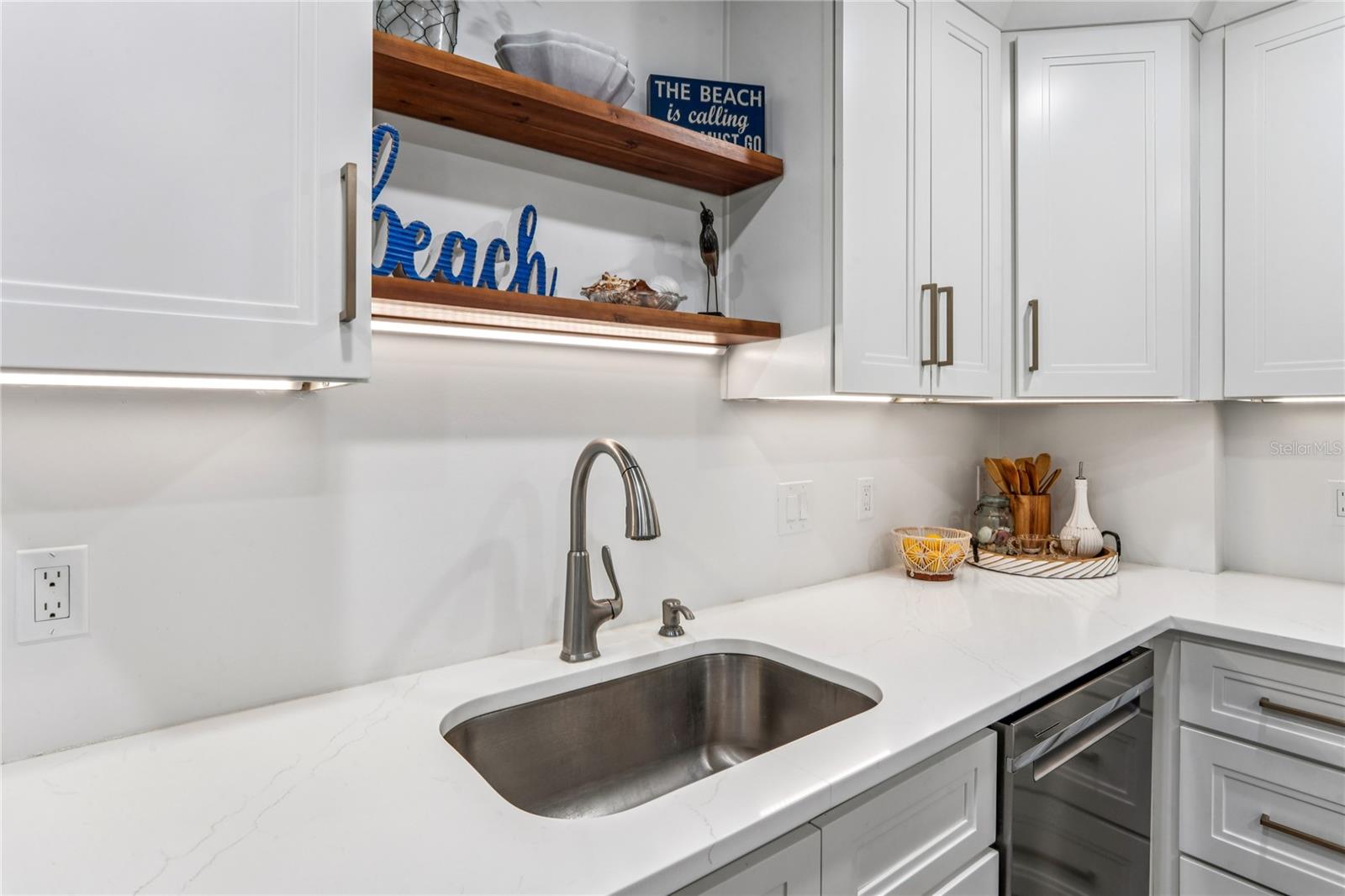 KEY CAPRI CONDO - Residential