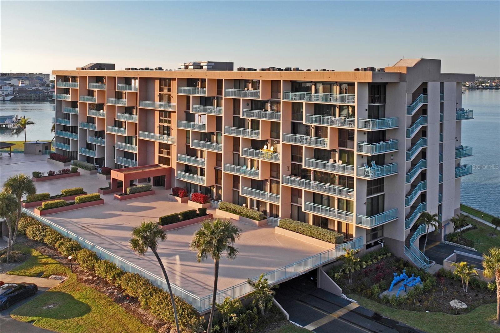 KEY CAPRI CONDO - Residential