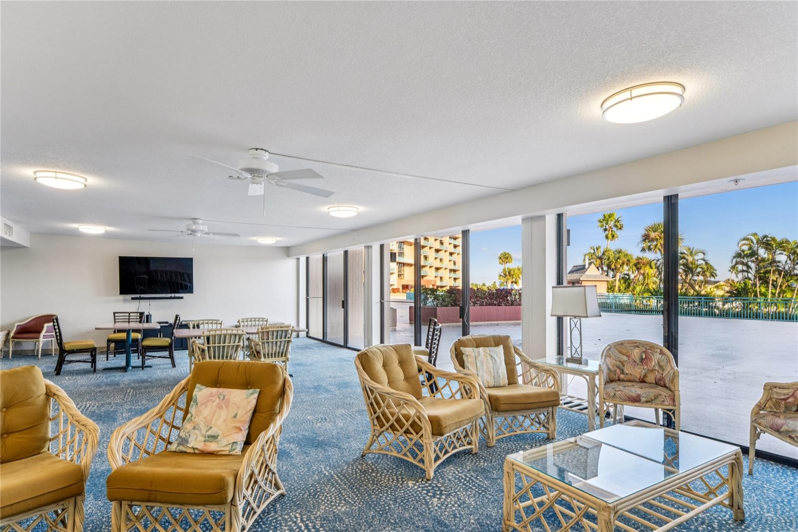 KEY CAPRI CONDO - Residential