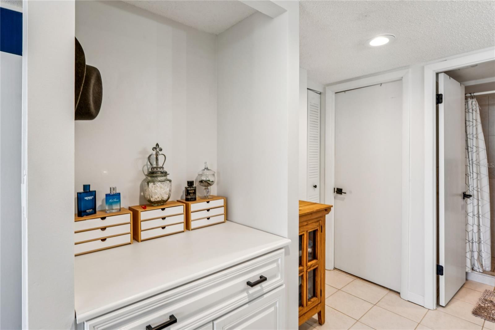 KEY CAPRI CONDO - Residential