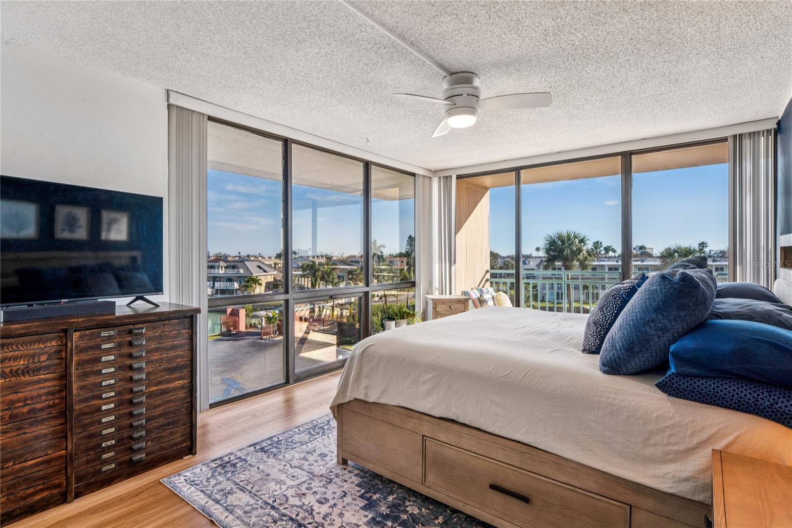 KEY CAPRI CONDO - Residential