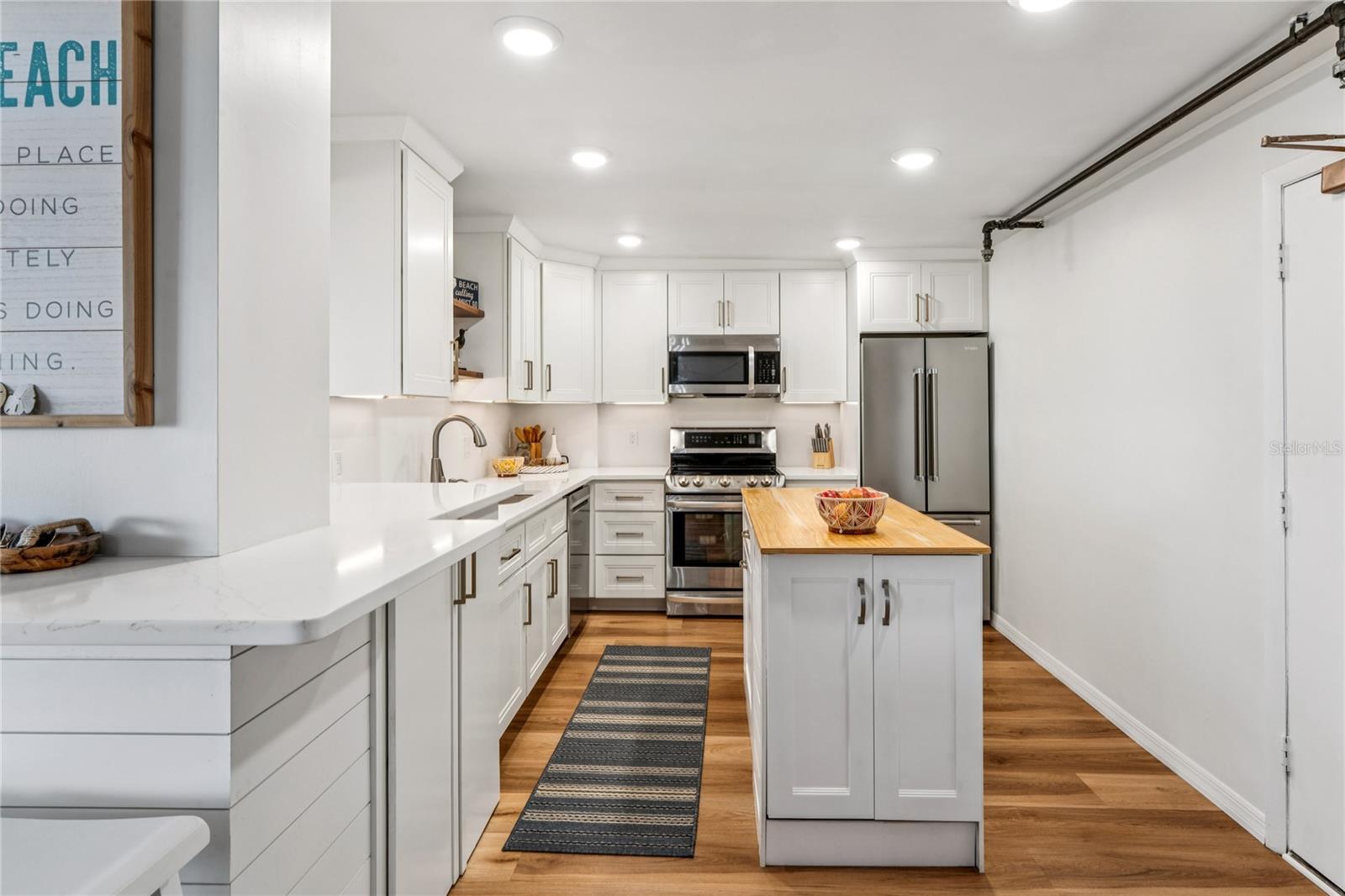 KEY CAPRI CONDO - Residential