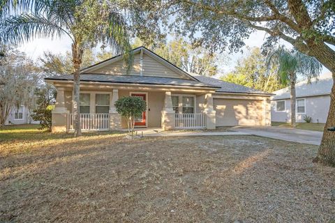 A home in DELAND