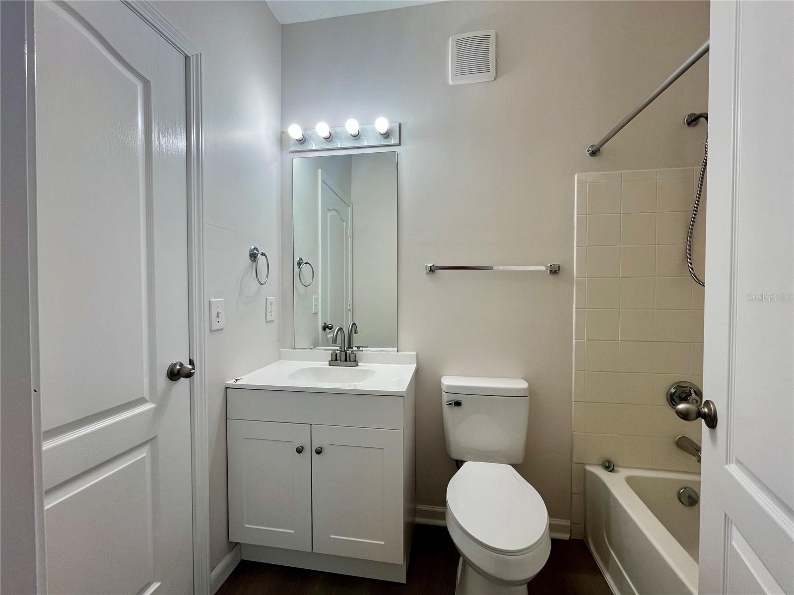 THE VILLAS CONDO - Residential Lease