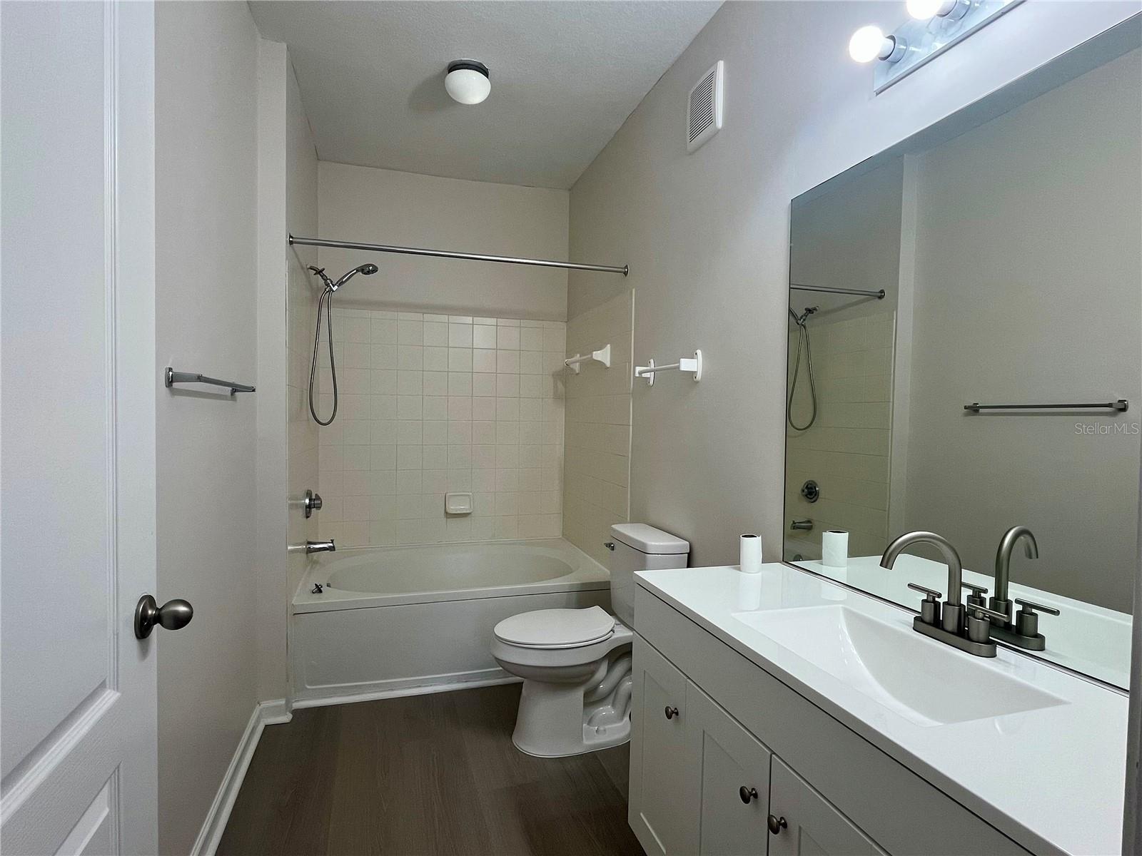 THE VILLAS CONDO - Residential Lease