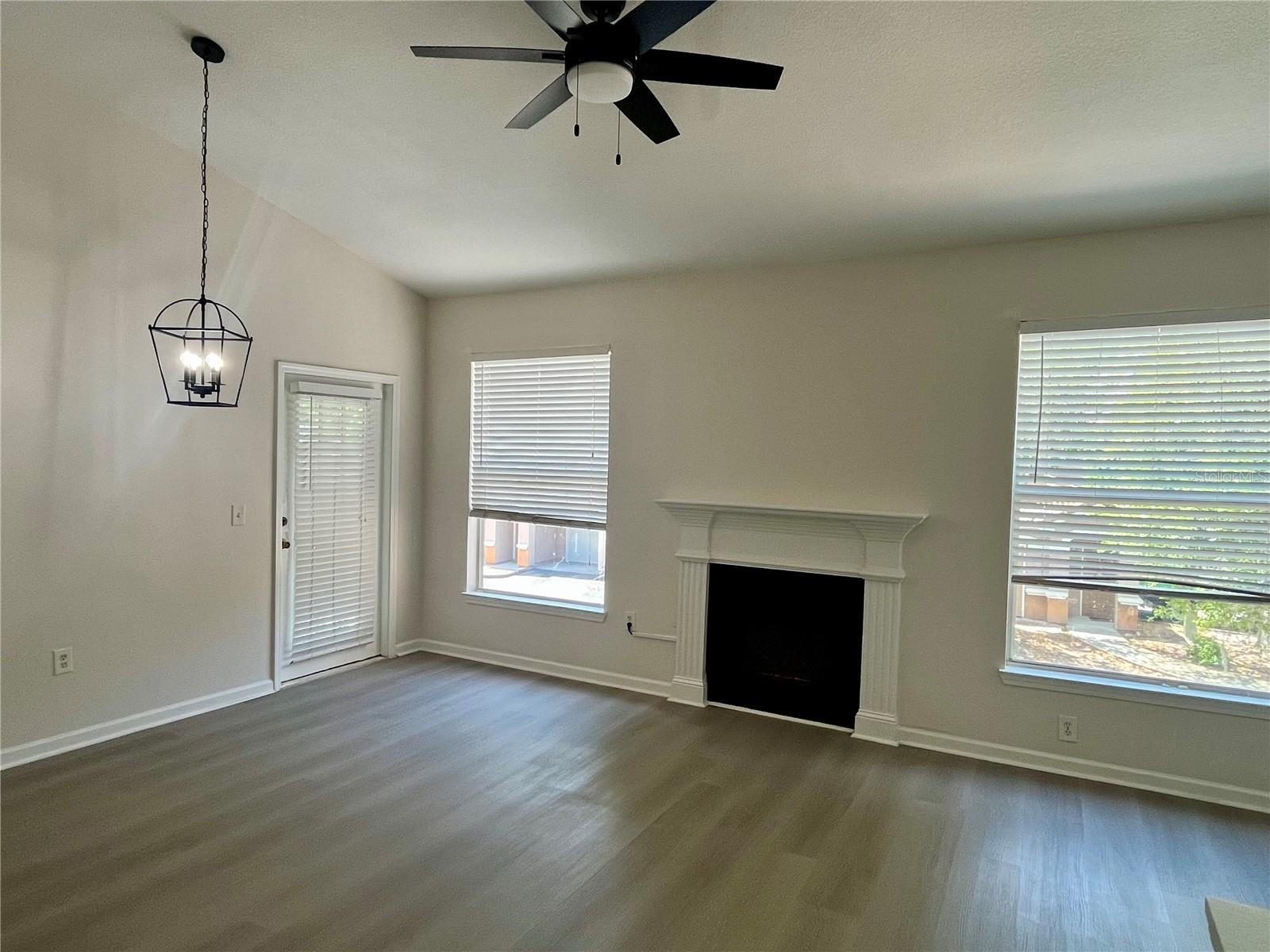 THE VILLAS CONDO - Residential Lease