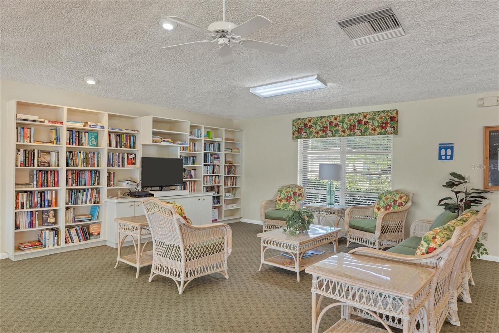 LAKE TIPPECANOE - Residential