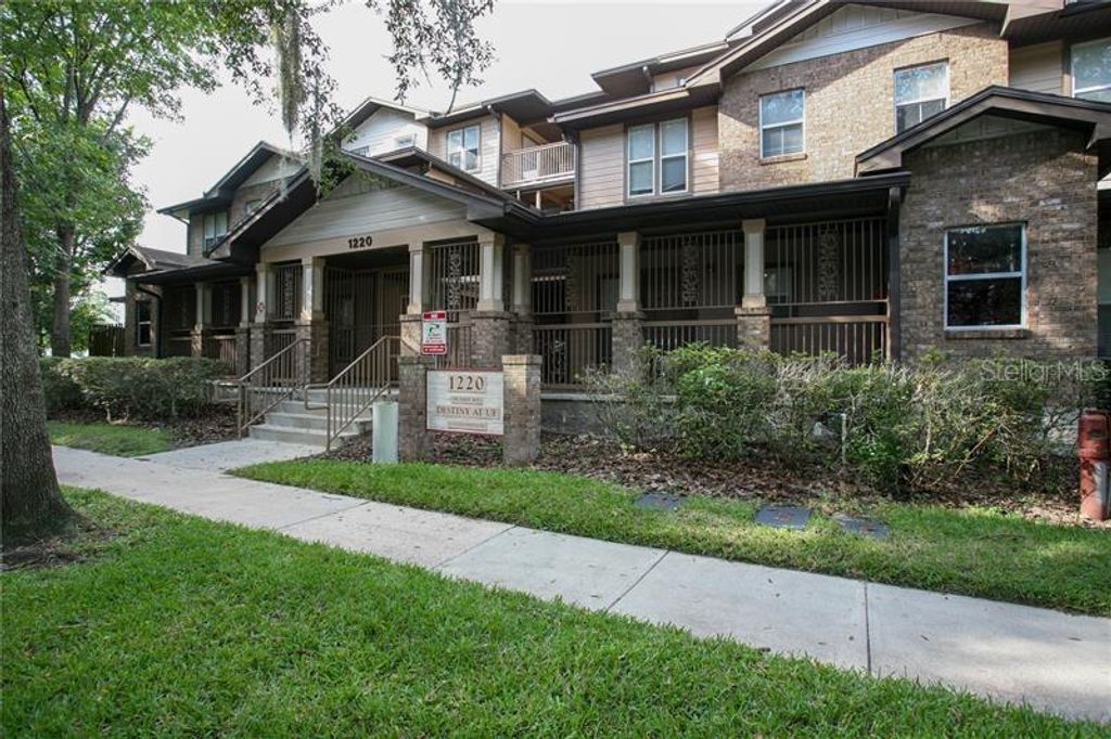 Photo of 1220 SW 1st Avenue #303, Gainesville, FL 32601 (MLS # OM719641)