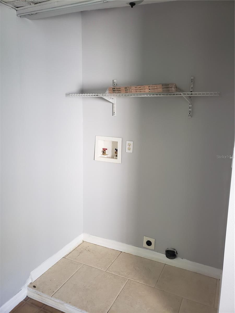 REPLAT OF BLKS M N O P PINECRE - Residential Lease