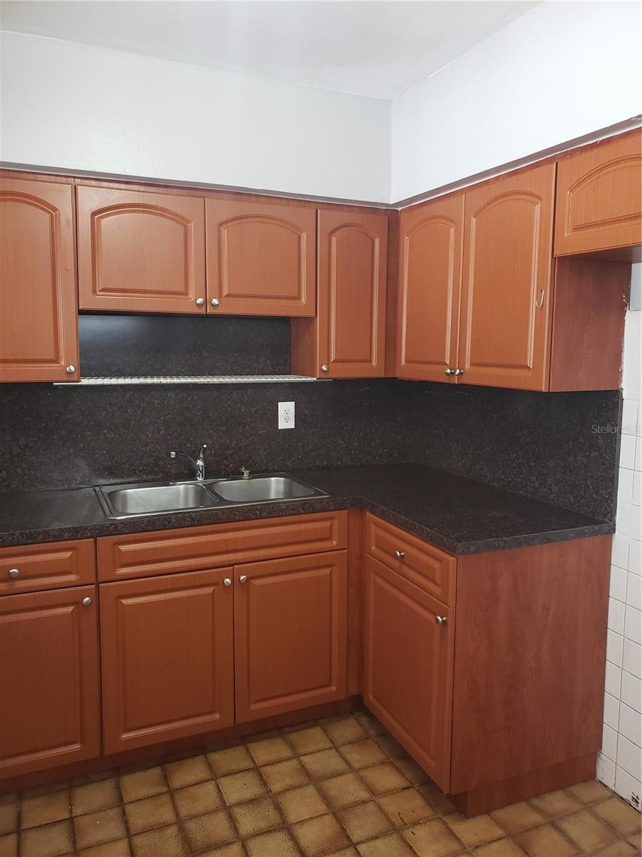 REPLAT OF BLKS M N O P PINECRE - Residential Lease