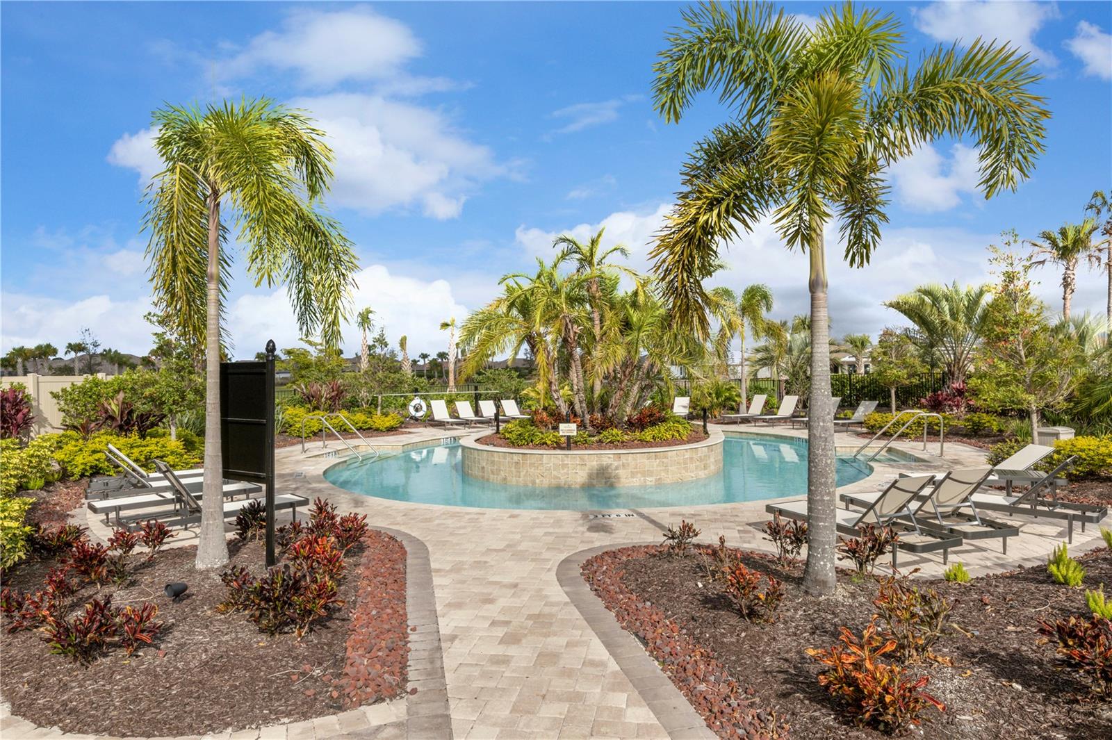 LEGACY ESTATES ON PALMER RANCH - Residential