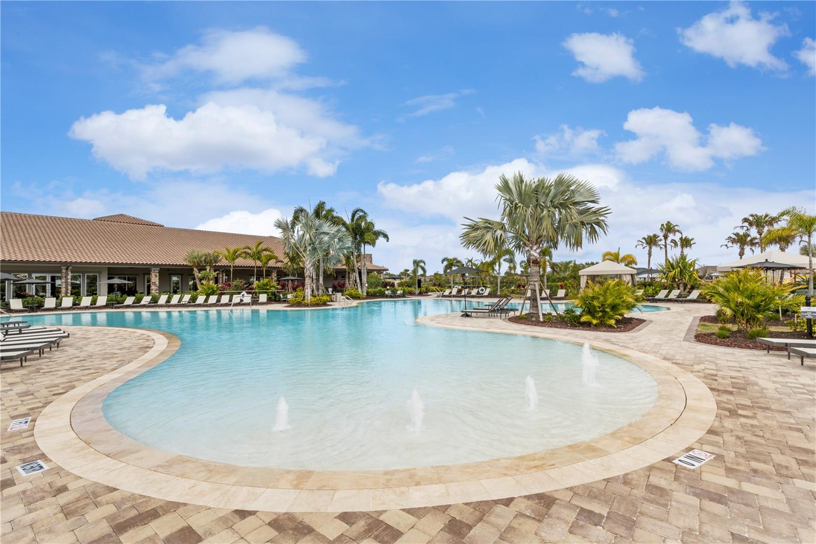 LEGACY ESTATES ON PALMER RANCH - Residential