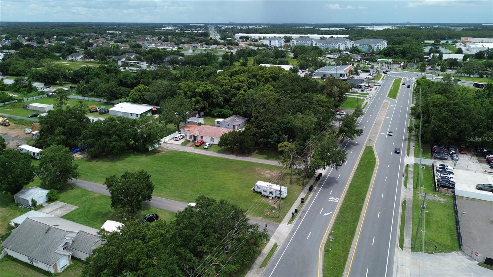 LOS TERRANOS - Commercial Lease