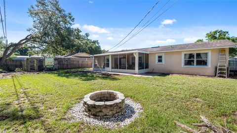 A home in LAKELAND