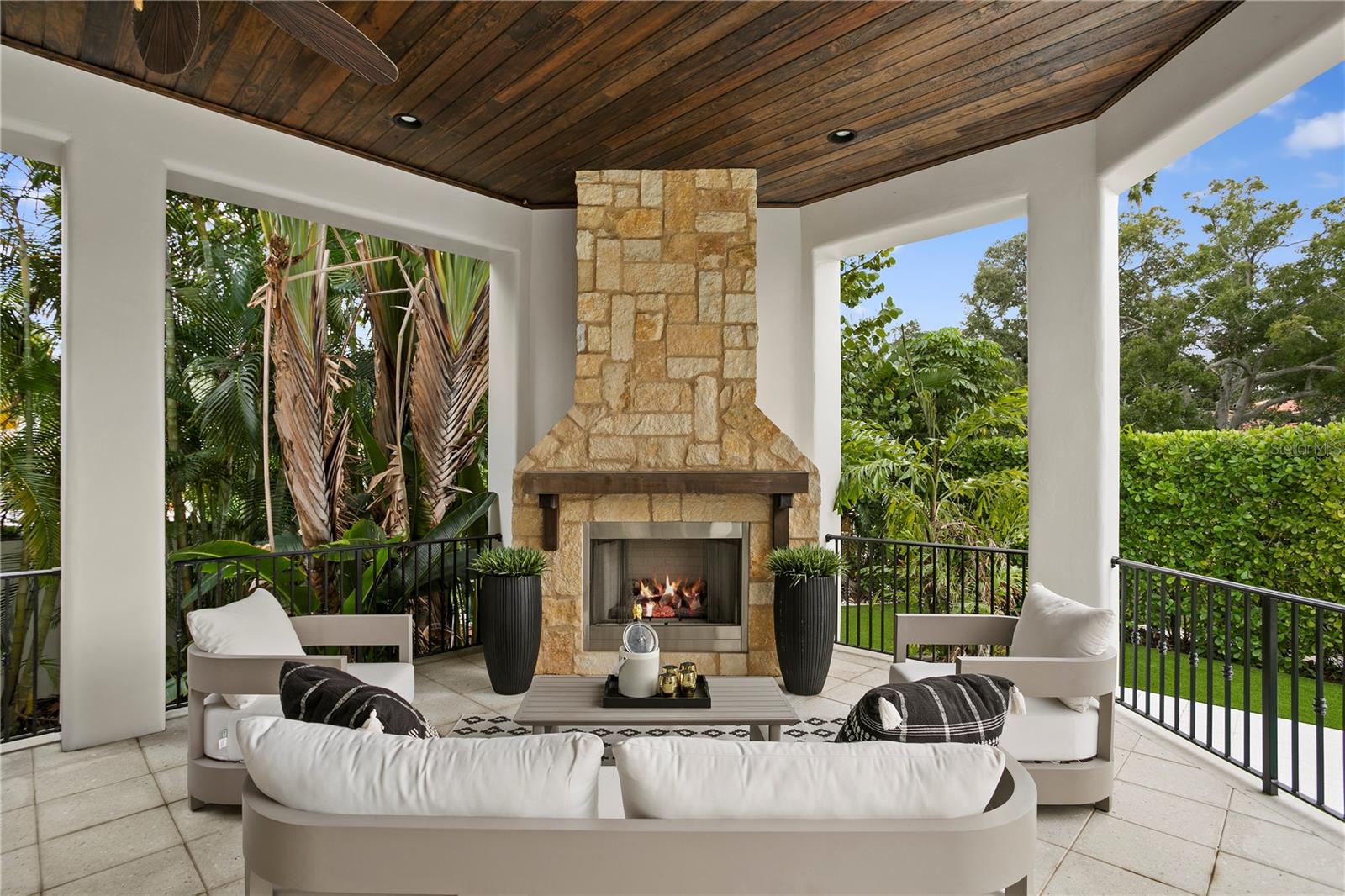 DAVIS ISLANDS PB10 PG52 TO 57 - Residential