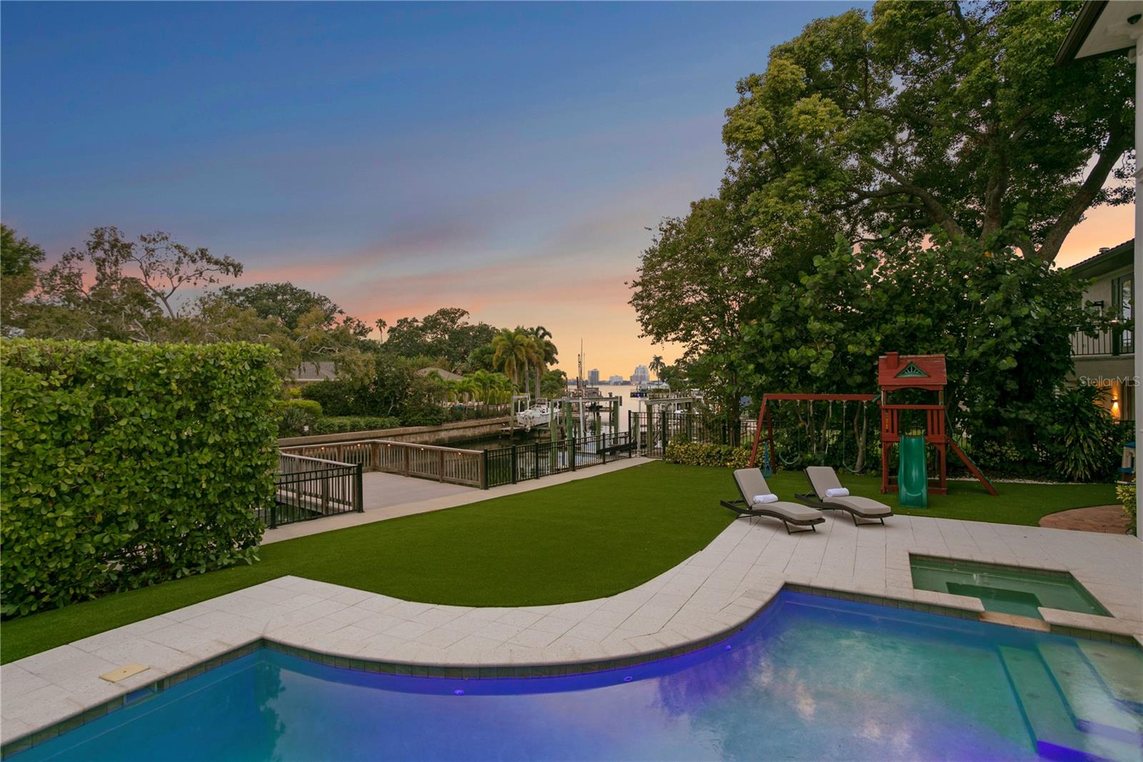 DAVIS ISLANDS PB10 PG52 TO 57 - Residential