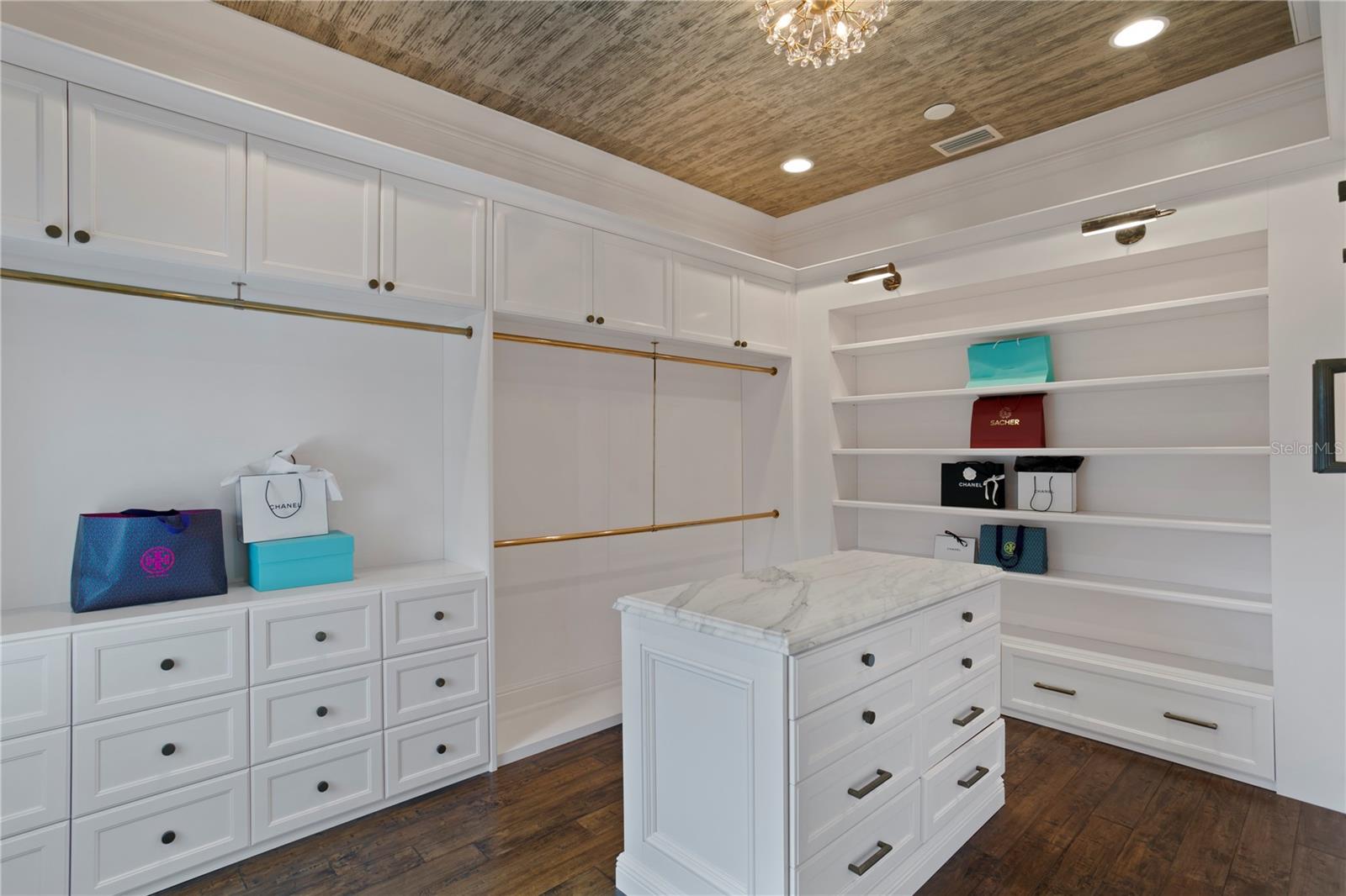 DAVIS ISLANDS PB10 PG52 TO 57 - Residential