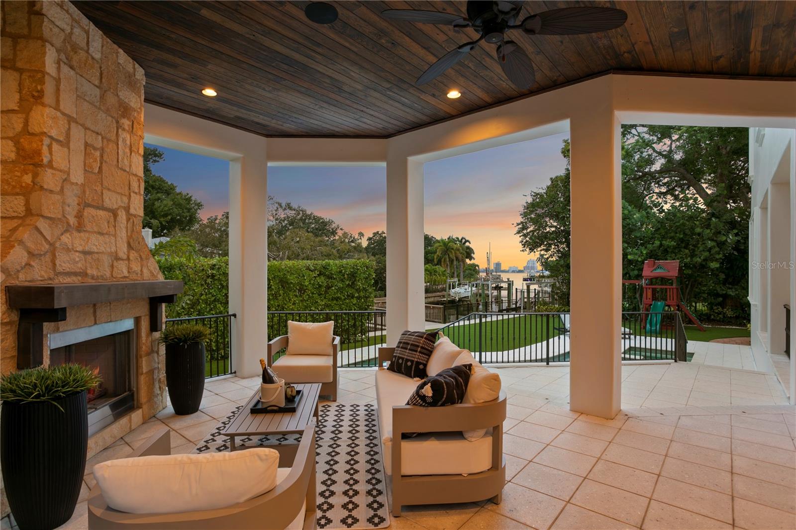 DAVIS ISLANDS PB10 PG52 TO 57 - Residential