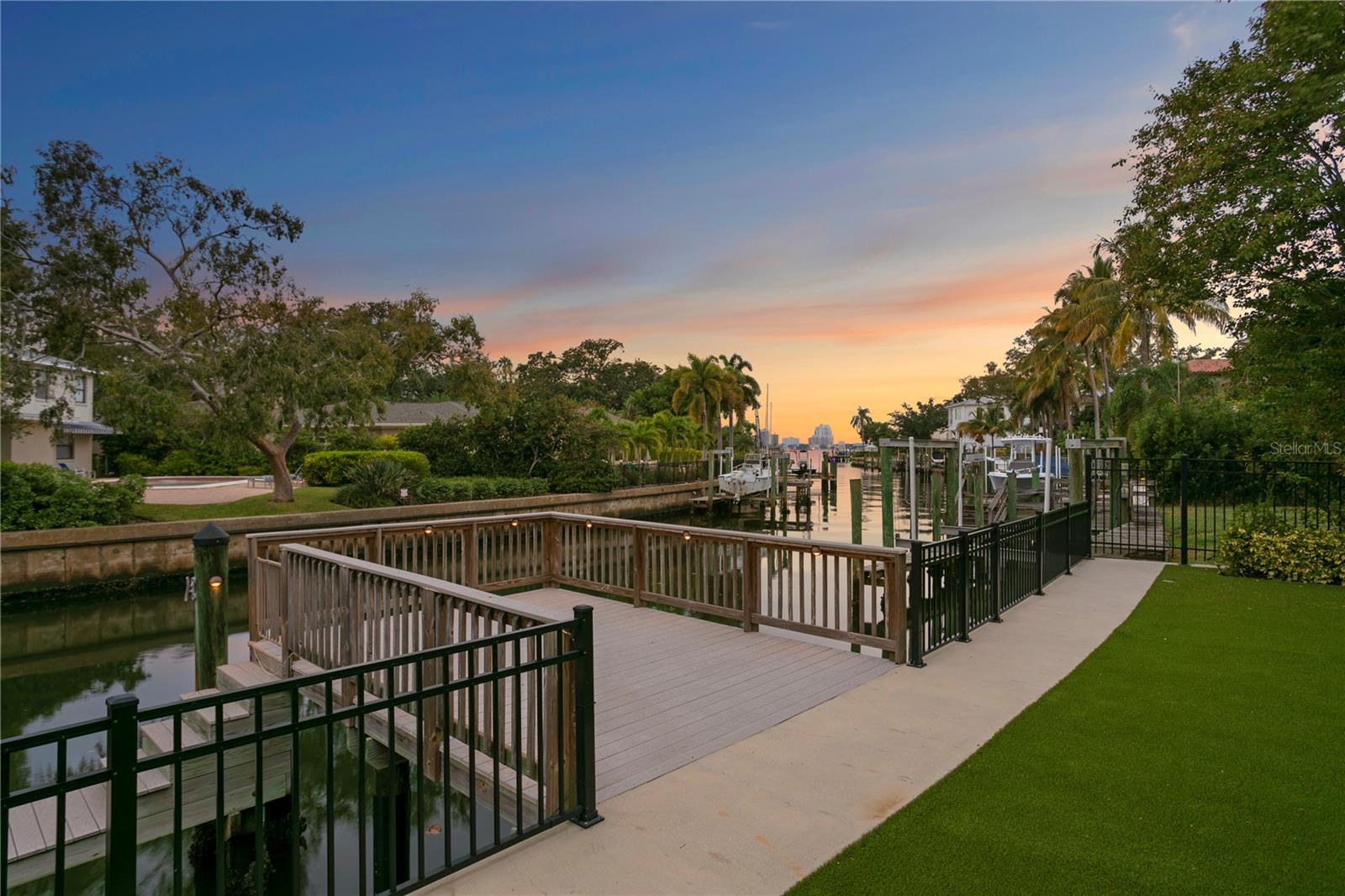 DAVIS ISLANDS PB10 PG52 TO 57 - Residential