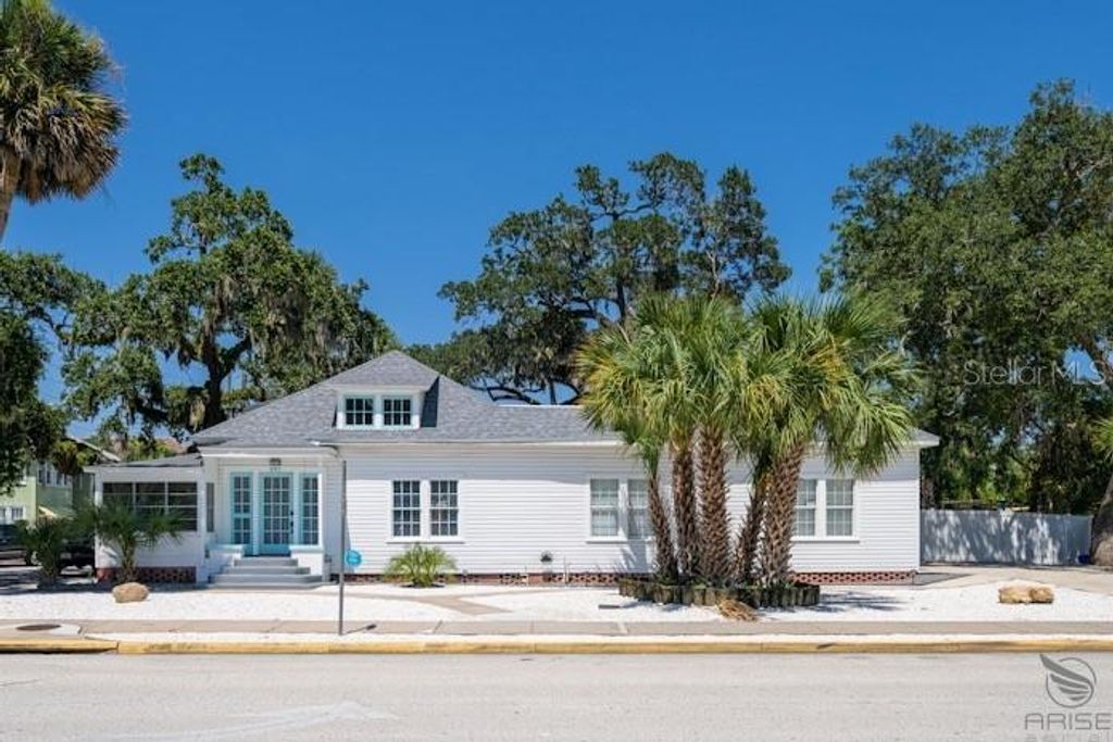 Photo of 301 Live Oak Street, New Smyrna Beach, FL 32168 (MLS # O6371567)