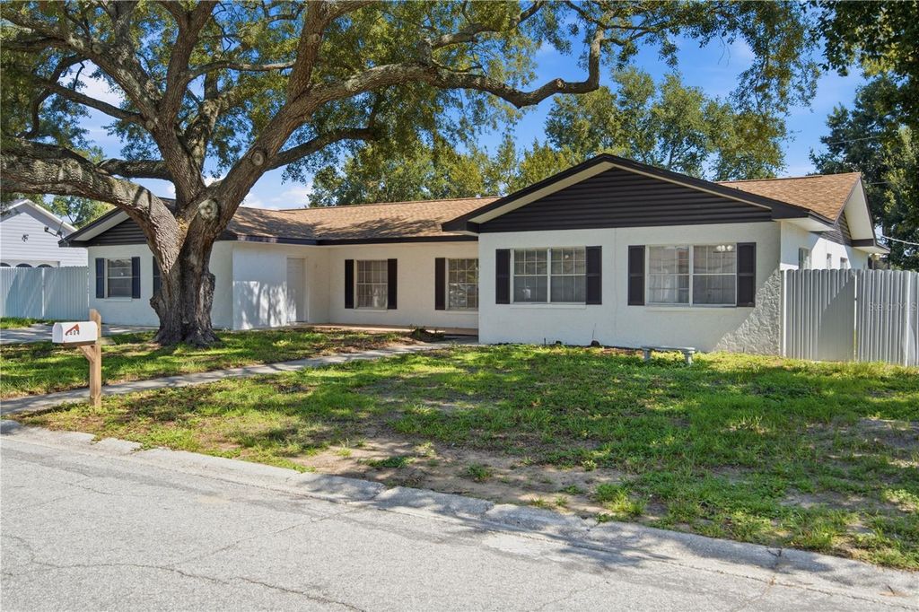 Photo of 604 Royal Crest Drive, Brandon, FL 33511 (MLS # TB8532387)