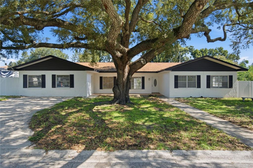 Photo of 604 Royal Crest Drive, Brandon, FL 33511 (MLS # TB8532387)
