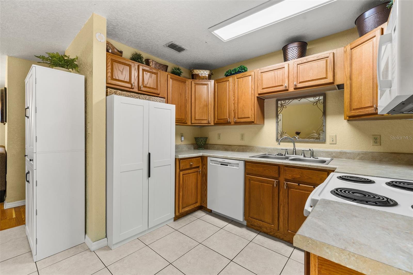 FAIRLANE ESTATES SEC 1 REP - Residential