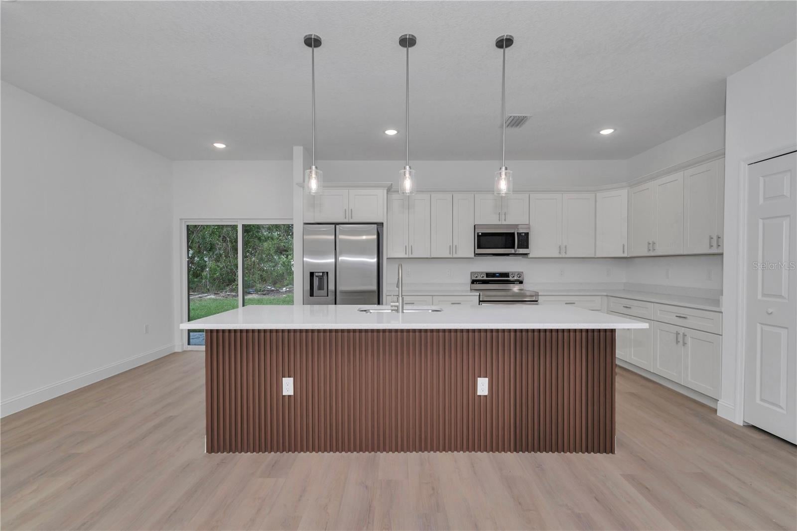 1263 W FAN DRIVE